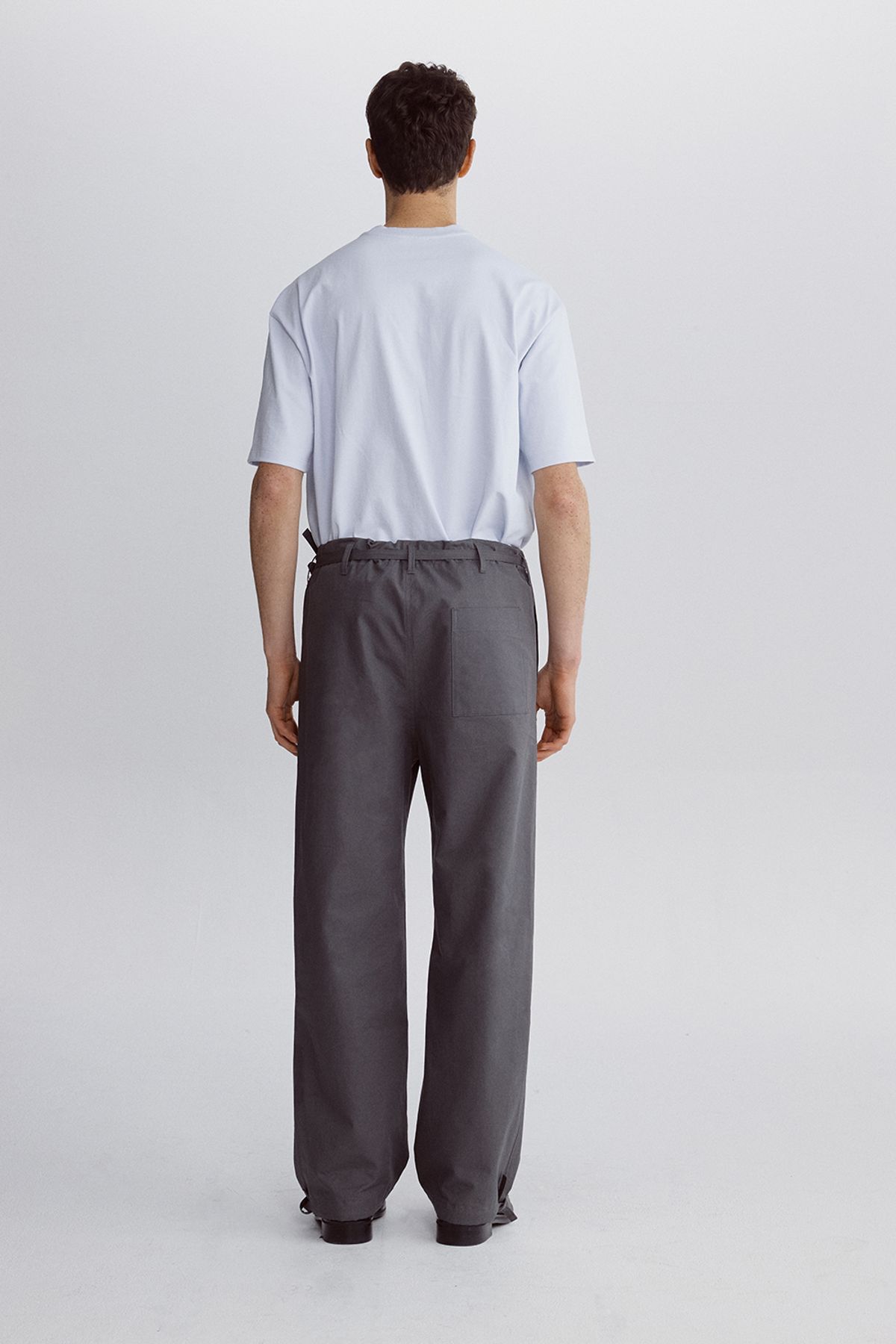호이테(HEUTE) COTTON DRAWSTRING PANTS CHARCOAL