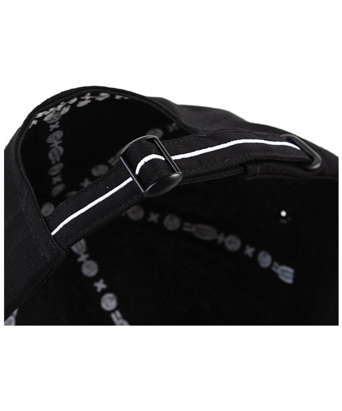 유니버셜 케미스트리(UNIVERSAL CHEMISTRY) Front Logo Cotton Black Ballcap 코튼볼캡