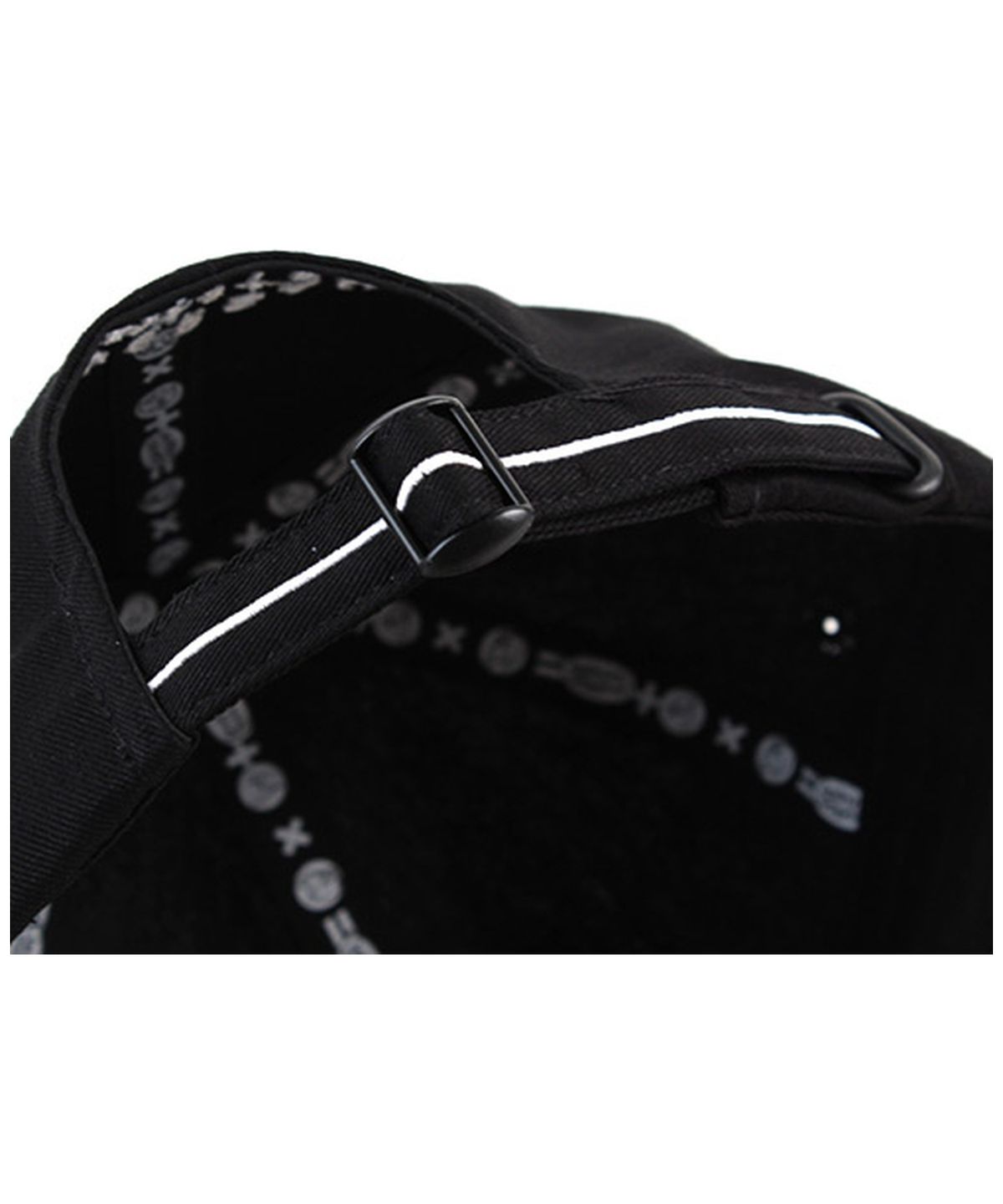 유니버셜 케미스트리(UNIVERSAL CHEMISTRY) Back Logo Cotton Black Ballcap 코튼볼캡