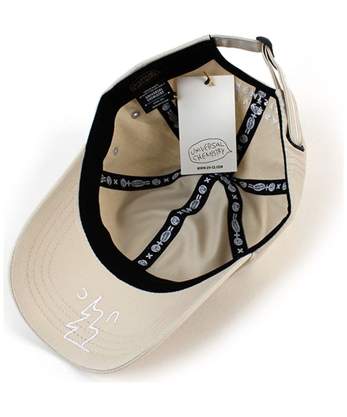 유니버셜 케미스트리(UNIVERSAL CHEMISTRY) Back Logo Cotton Beige Ballcap 코튼볼캡