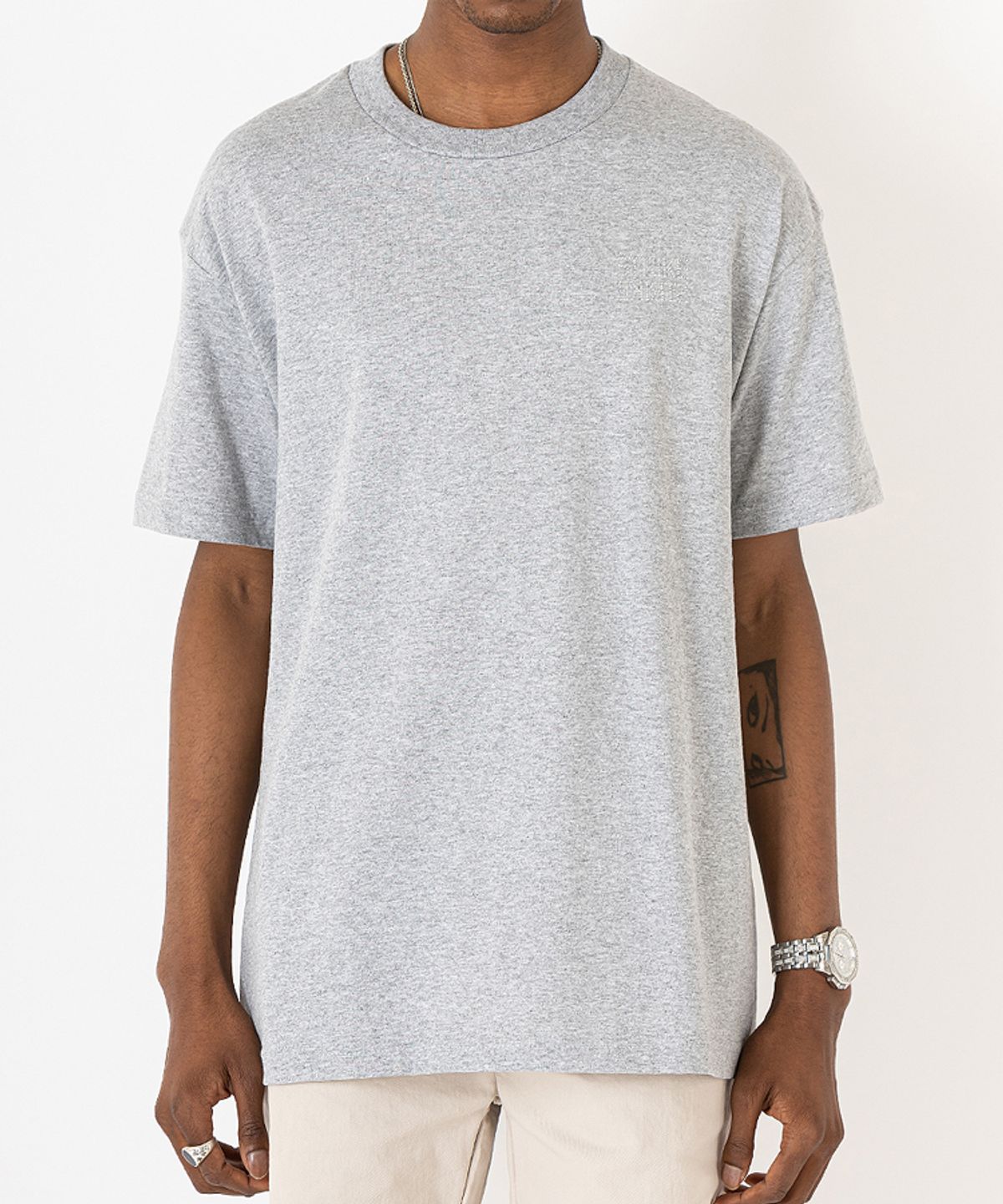 스트라이크(STRIKE) Stud Reversal Logo Regular T-Shirt (GREY)