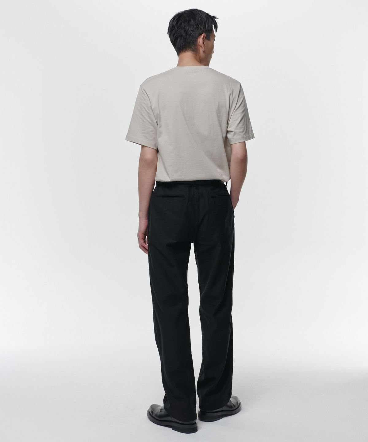 무신사 스탠다드(MUSINSA STANDARD) 백 사틴 오피서 팬츠 [블랙]