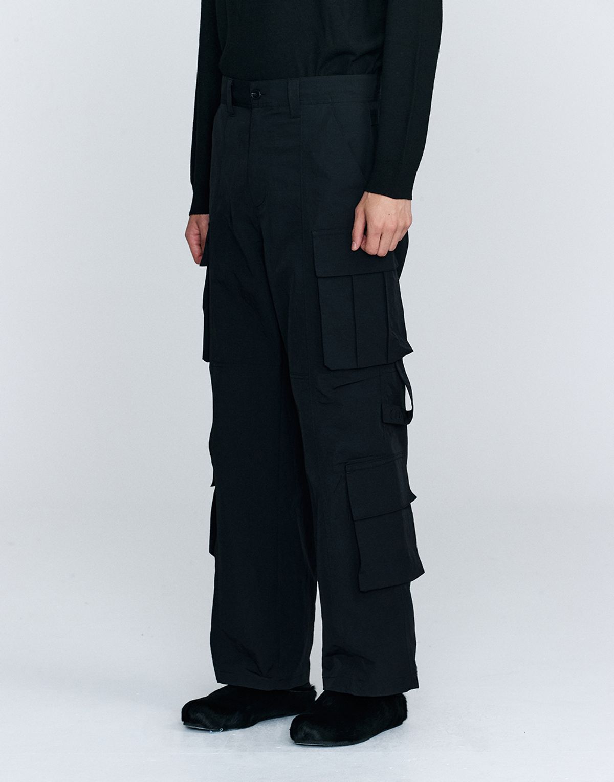 호이테(HEUTE) HET STRAP CARGO PANTS BLACK