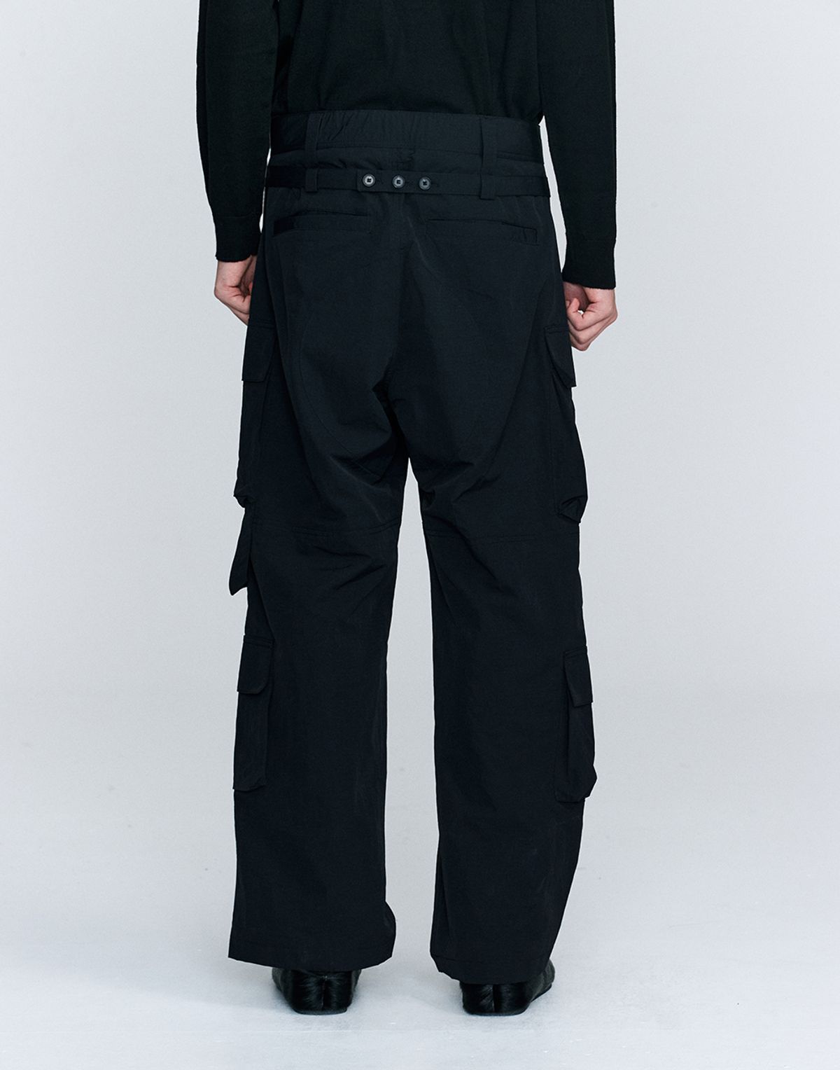 호이테(HEUTE) HET STRAP CARGO PANTS BLACK