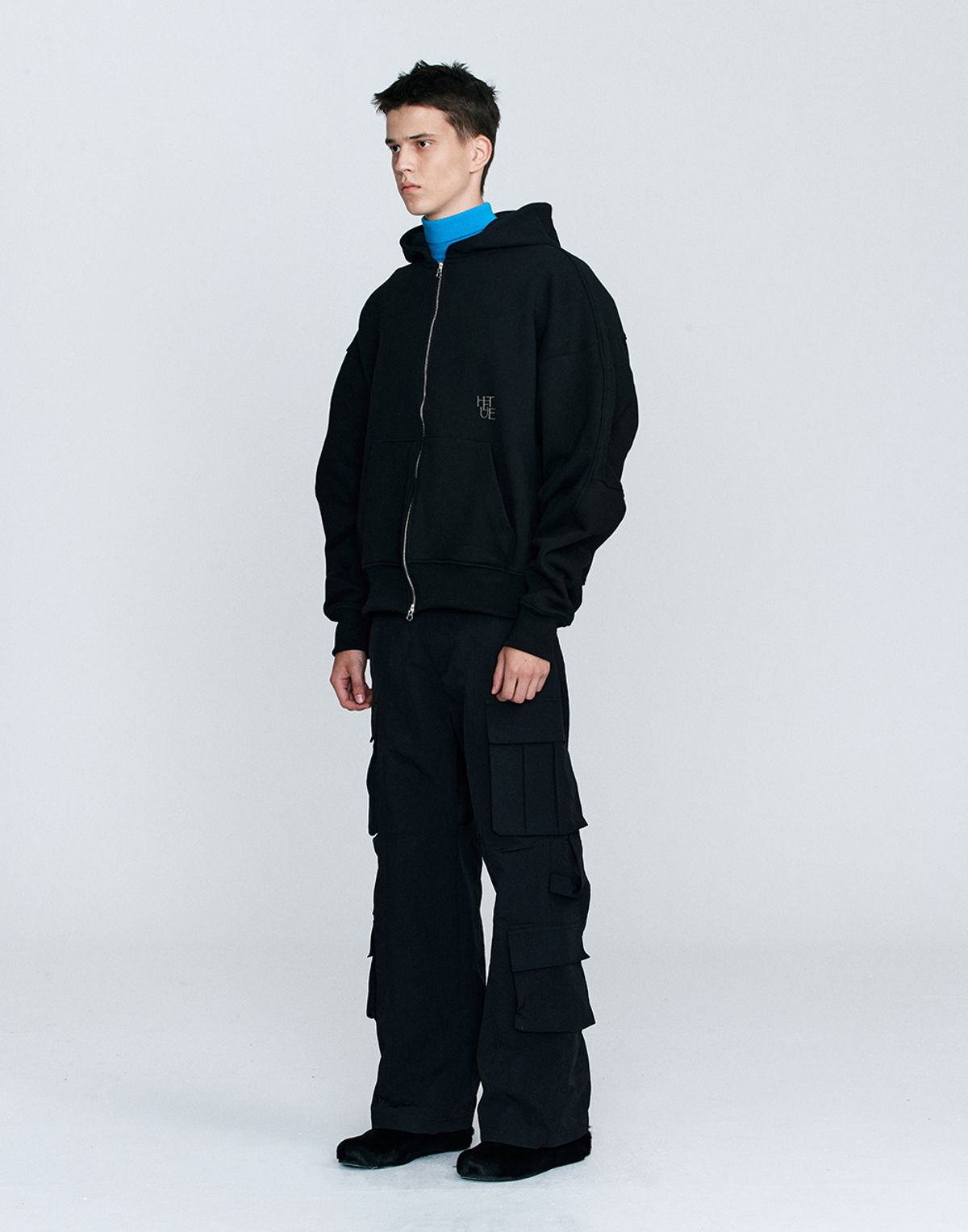 호이테(HEUTE) HET STRAP CARGO PANTS BLACK