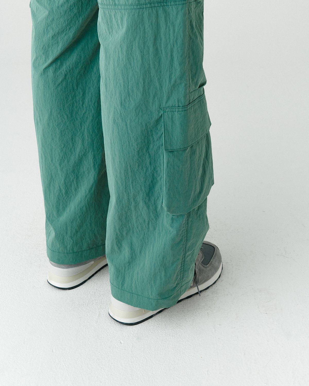 호이테(HEUTE) HET STRAP CARGO PANTS GREEN