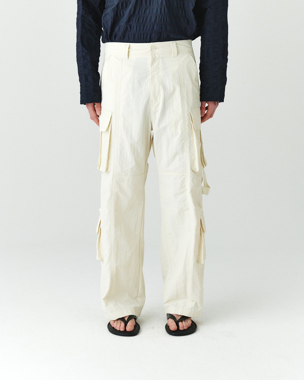 호이테(HEUTE) HET STRAP CARGO PANTS CREAM