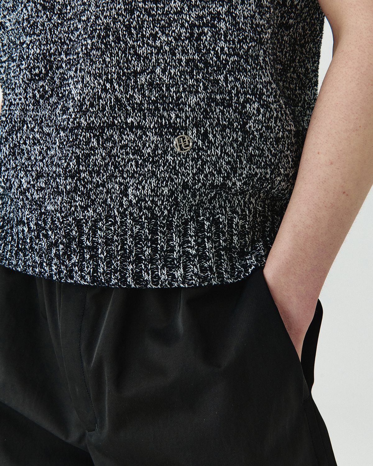 호이테(HEUTE) HET CRUNKY VEST BLACK