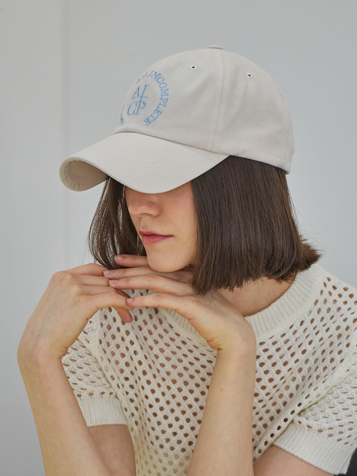 올인컴플리트(ALLINCOMPLETE) 라운드 로고 볼캡 (크림 베이지)