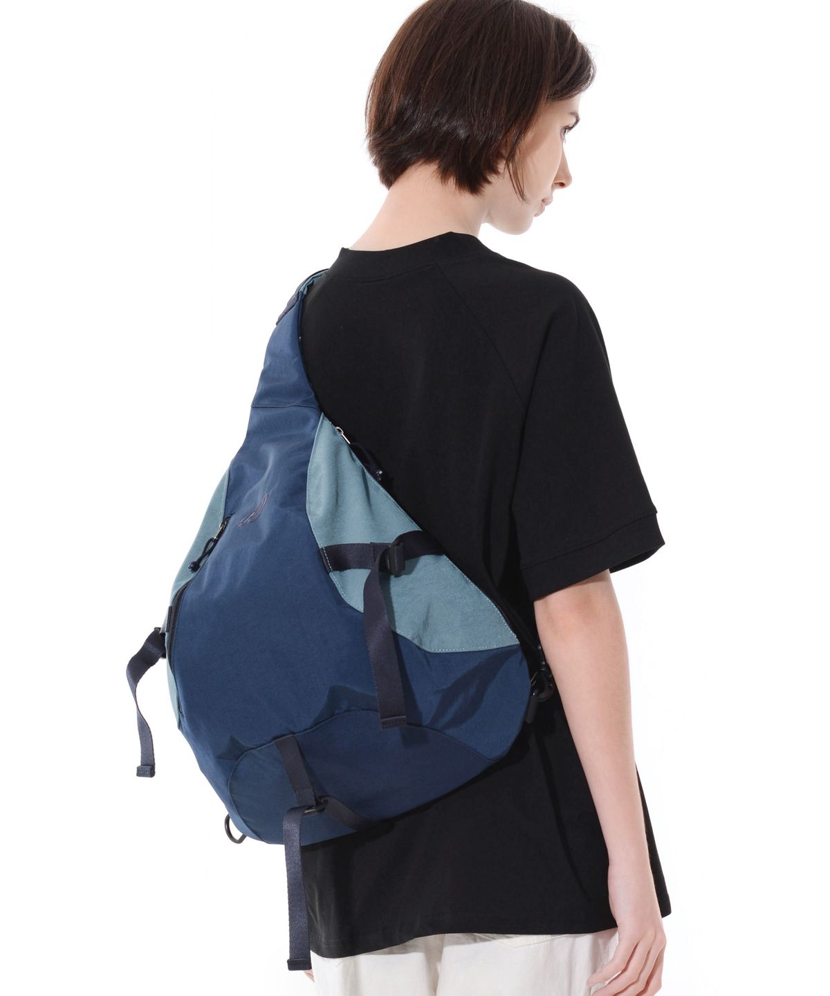 피스메이커(PIECE MAKER) EX NYLON SLING BAG (NAVY)
