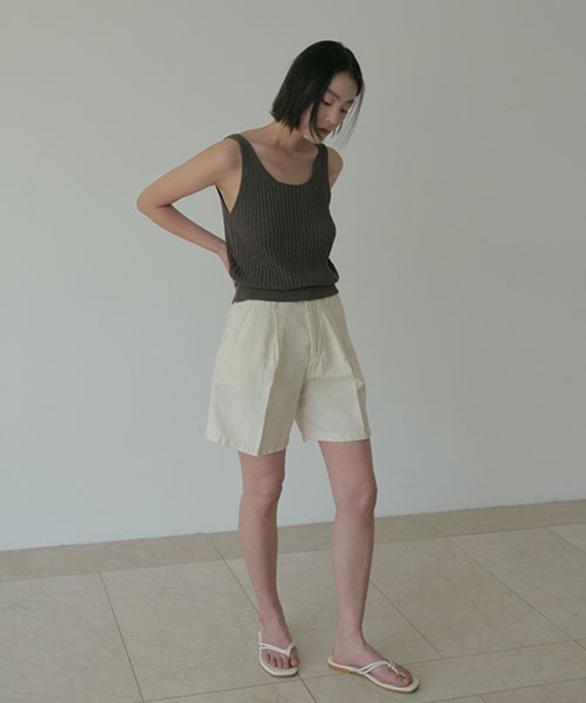 링서울(LINGSEOUL) boucled sleeveless knit-brown