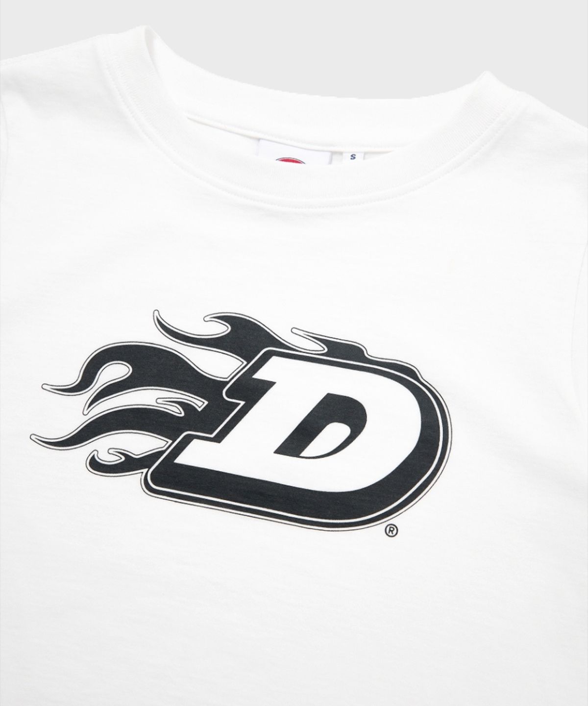 디키즈(DICKIES) 플레임 D 크롭 티셔츠 White