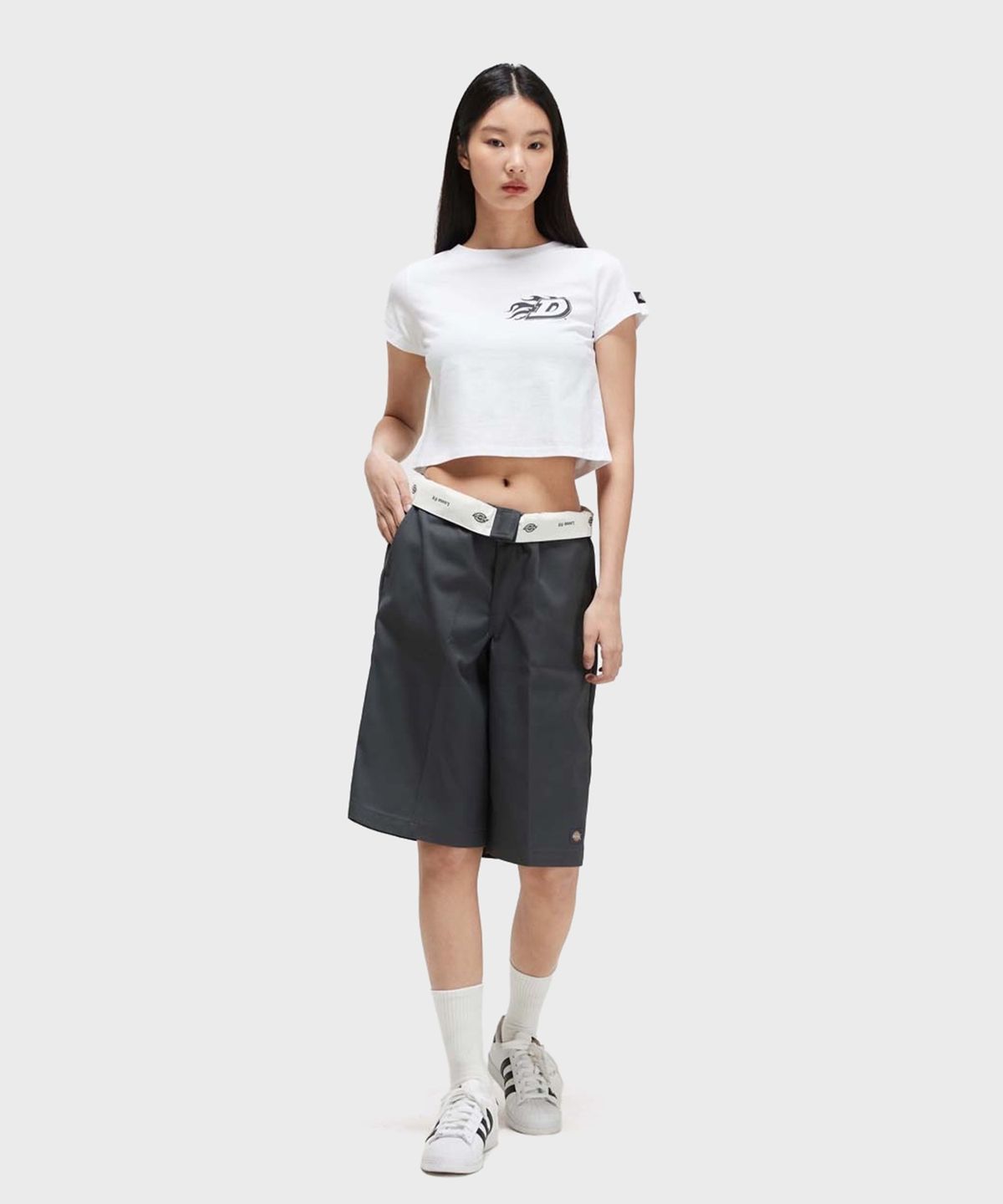 디키즈(DICKIES) 미니 플레임 D 크롭 티셔츠 White