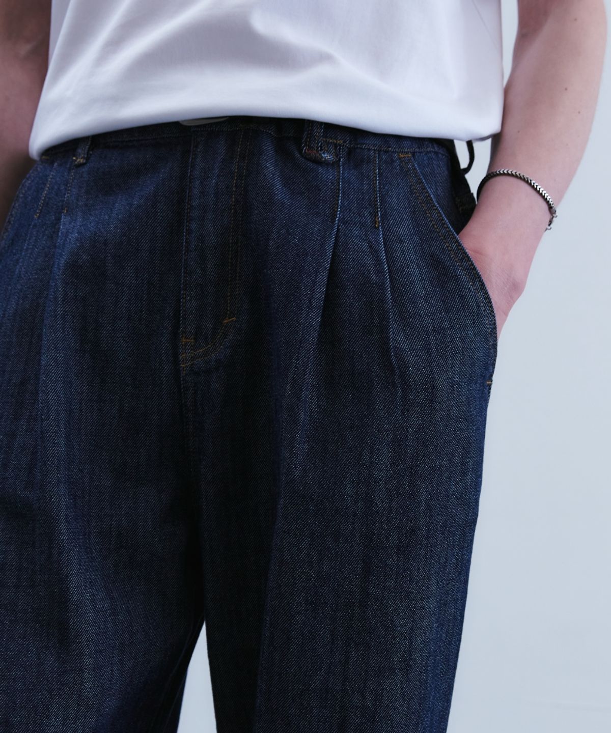 포트너스(FOTTNERS) Light Two Tuck Wide Jeans (Raw Indigo)
