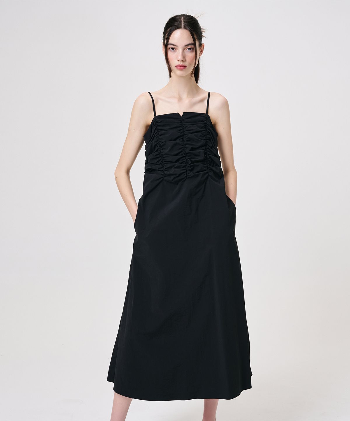 에트몽(ETMON) Slip Heart Neck Shirring Dress, Black