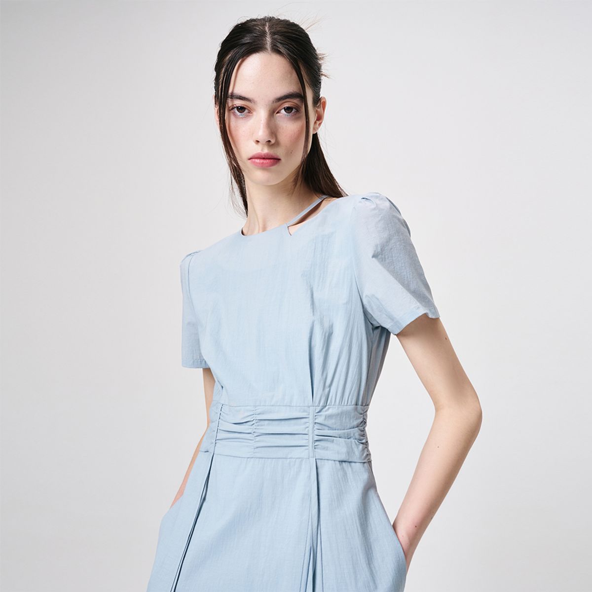 에트몽(ETMON) Neck Cut-Out Shirring Dress, Sky Blue