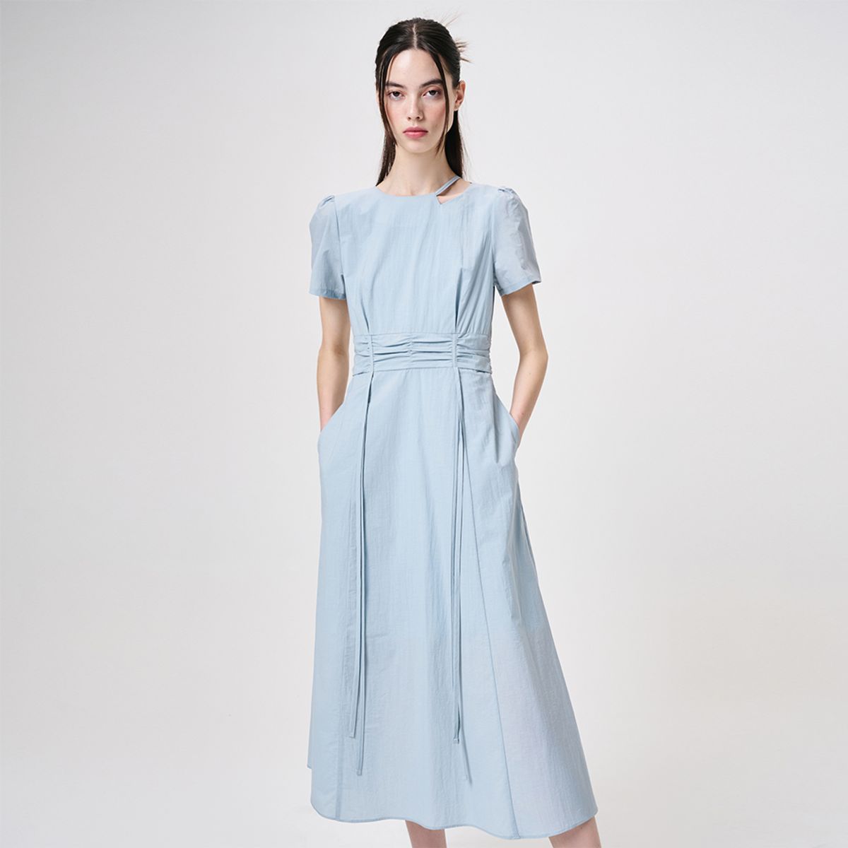 에트몽(ETMON) Neck Cut-Out Shirring Dress, Sky Blue