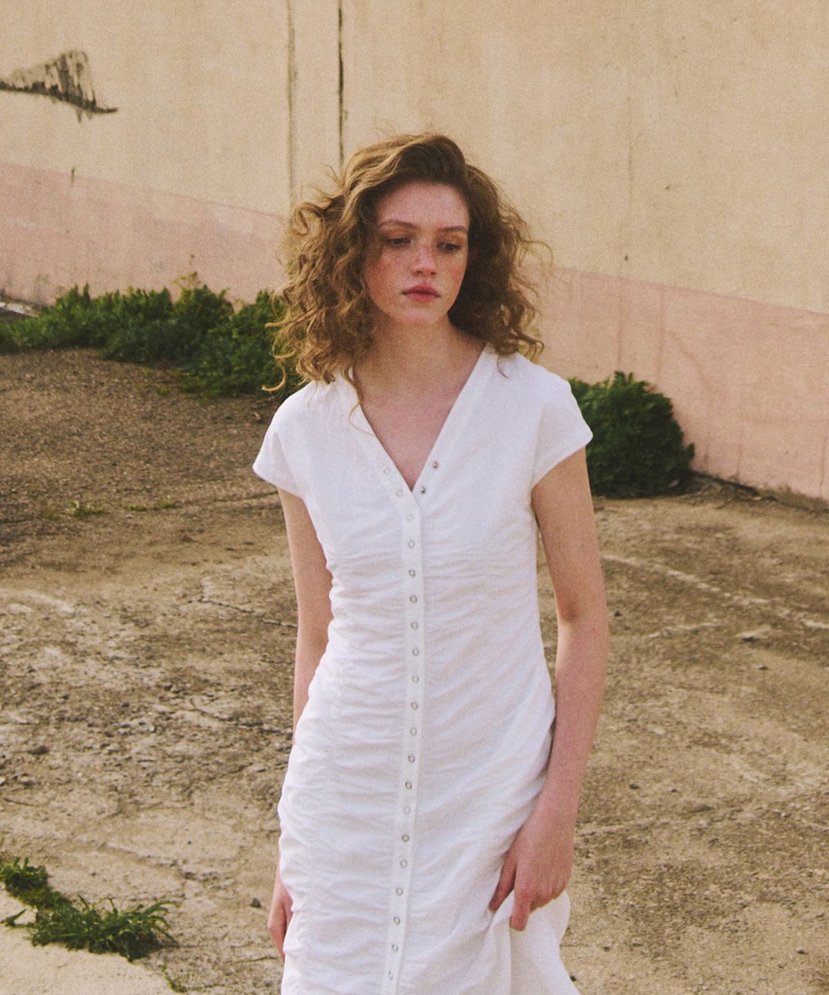 에트몽(ETMON) Snap Detail Shirring Dress, White