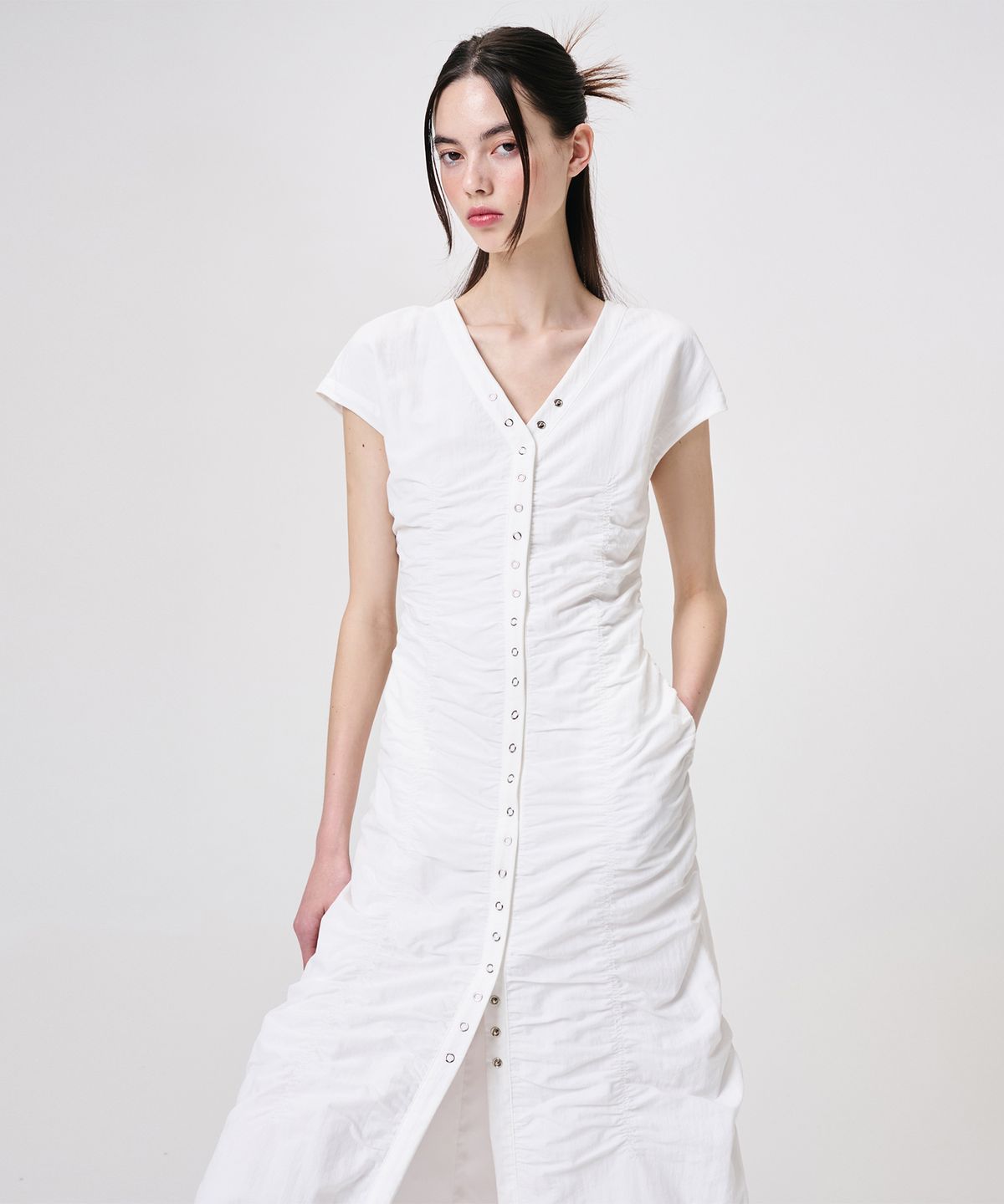 에트몽(ETMON) Snap Detail Shirring Dress, White