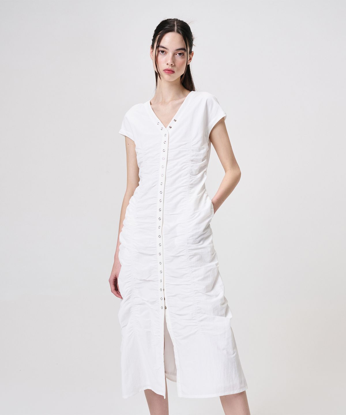 에트몽(ETMON) Snap Detail Shirring Dress, White