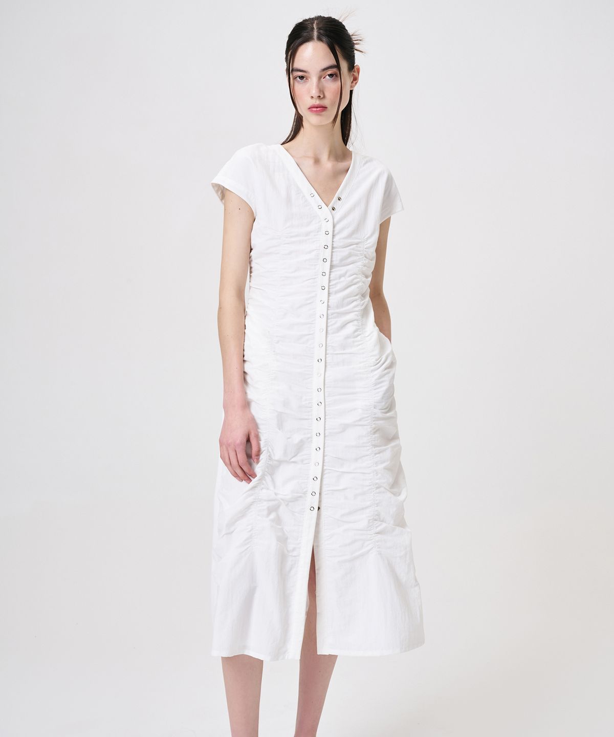 에트몽(ETMON) Snap Detail Shirring Dress, White