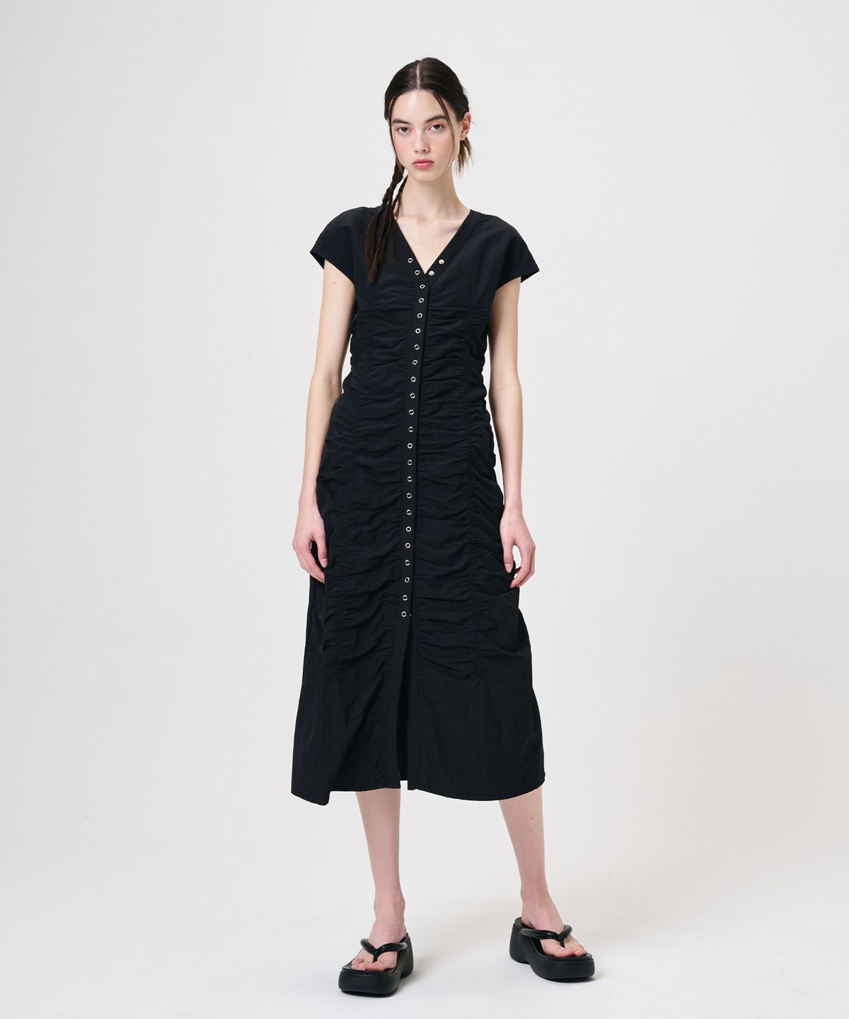 에트몽(ETMON) Snap Detail Shirring Dress, Black