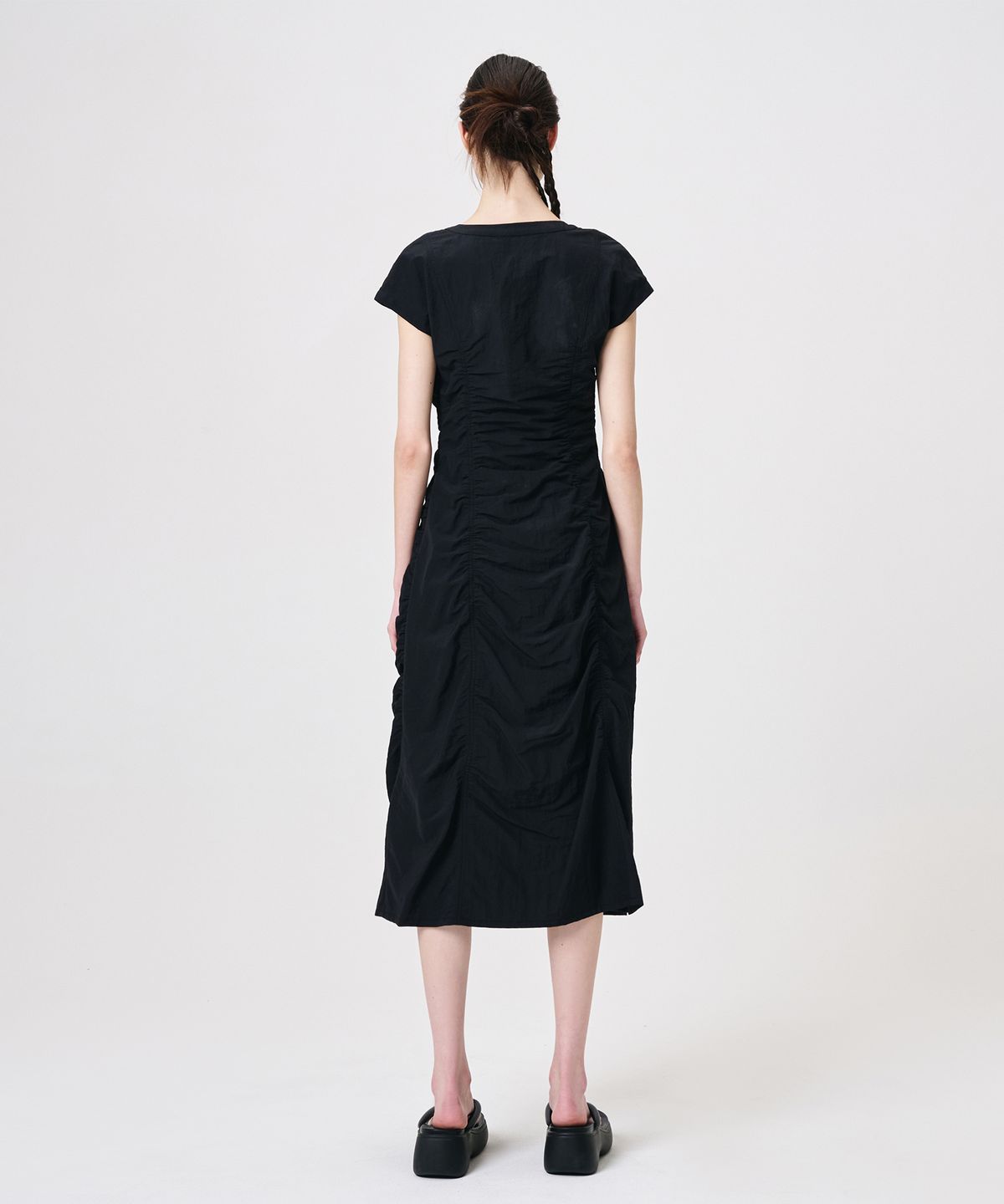 에트몽(ETMON) Snap Detail Shirring Dress, Black