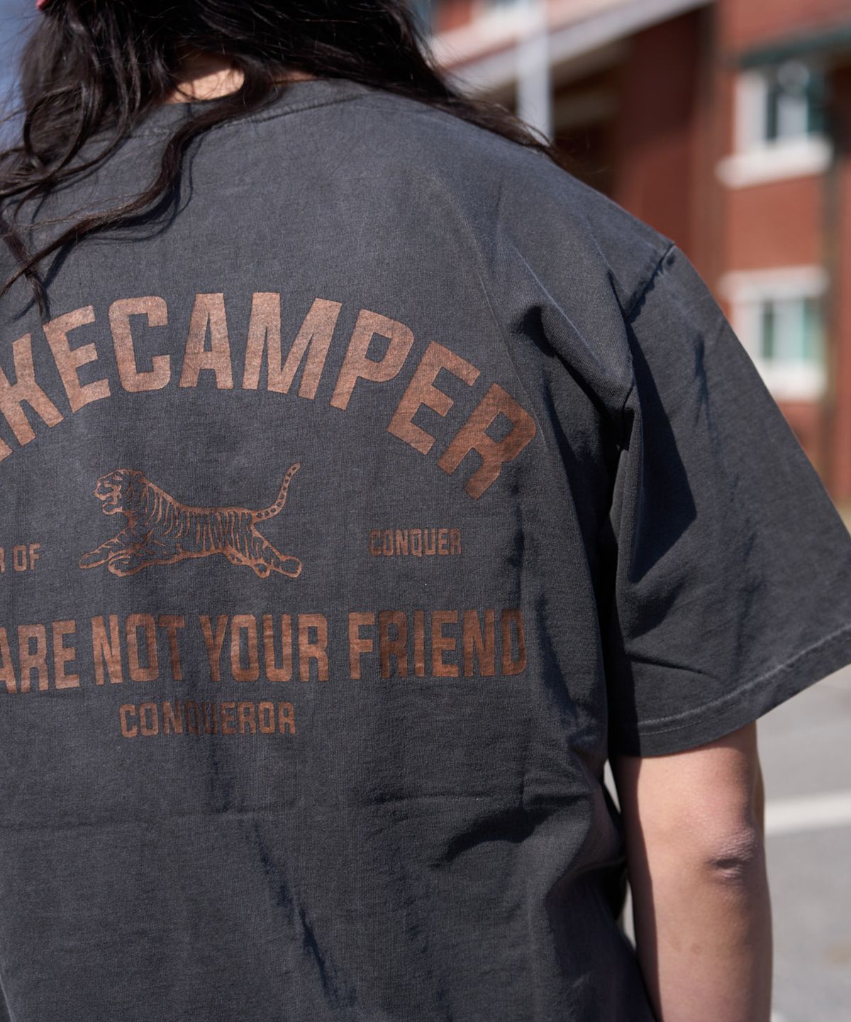 페이크캠퍼(FAKE CAMPER) 피그먼트 타이거 오리지널 빈티지 반팔티셔츠 [CHACOAL]
