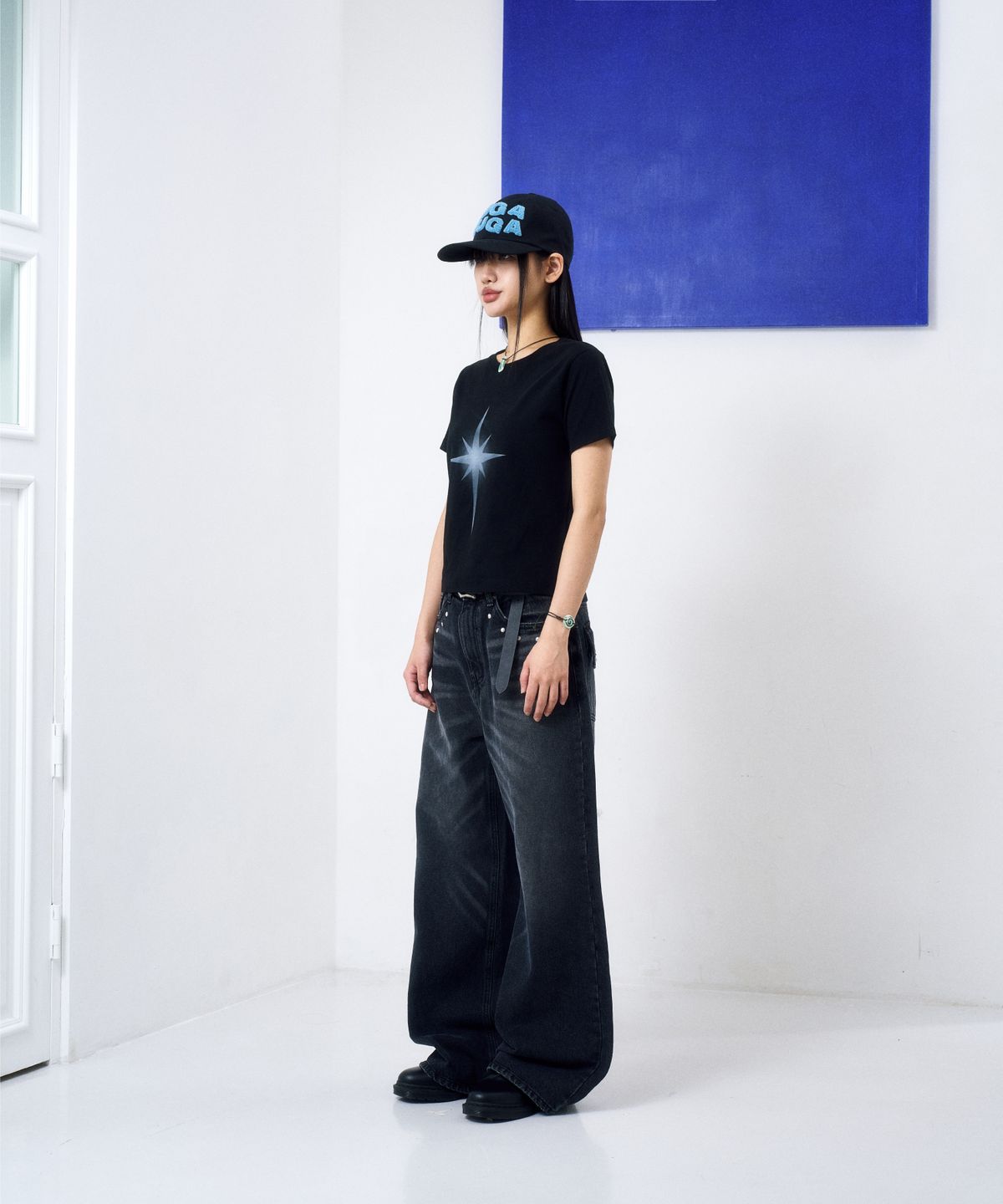 이우가마카라스(IUGAMAKARAS) Sprayed Half Top (Black)