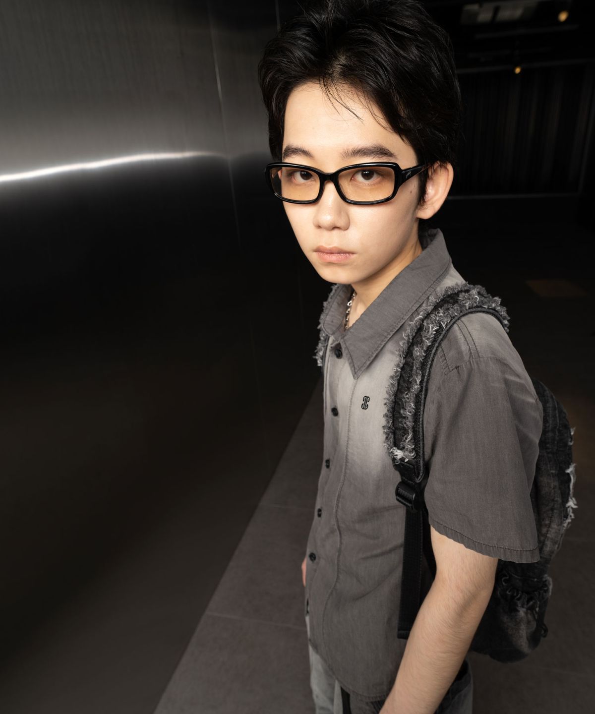이우가마카라스(IUGAMAKARAS) Washed Denim Half Shirt (Gray)