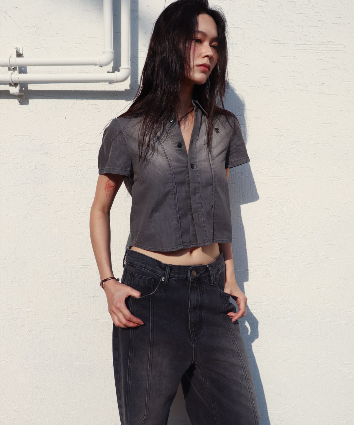 이우가마카라스(IUGAMAKARAS) Washed Denim Half Shirt (Gray)