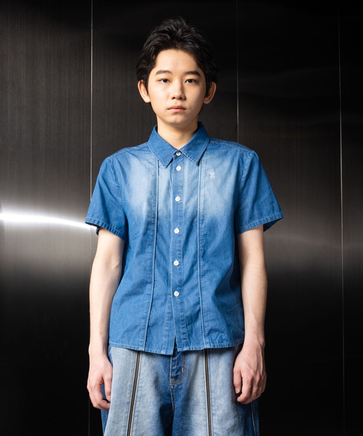 이우가마카라스(IUGAMAKARAS) Washed Denim Half Shirt (Blue)