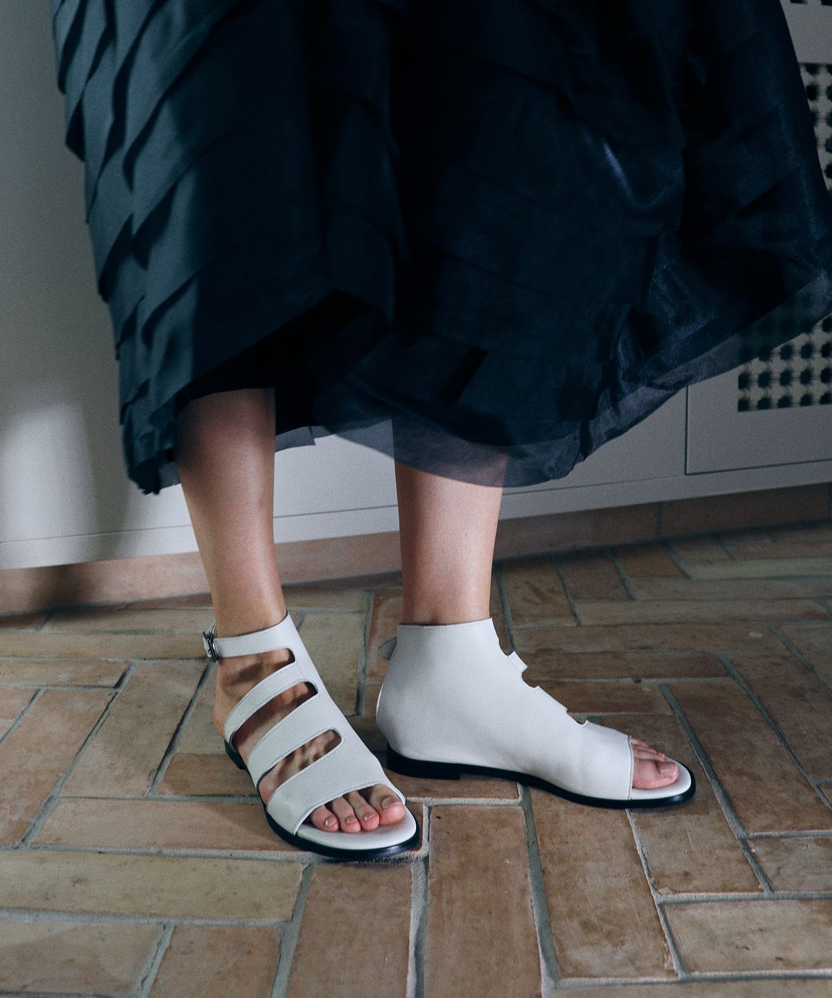 무드나잇(MOODNIGHT) DELPHI Covered strappy flat sandals - 3colors 앵클 스트랩 플랫샌들