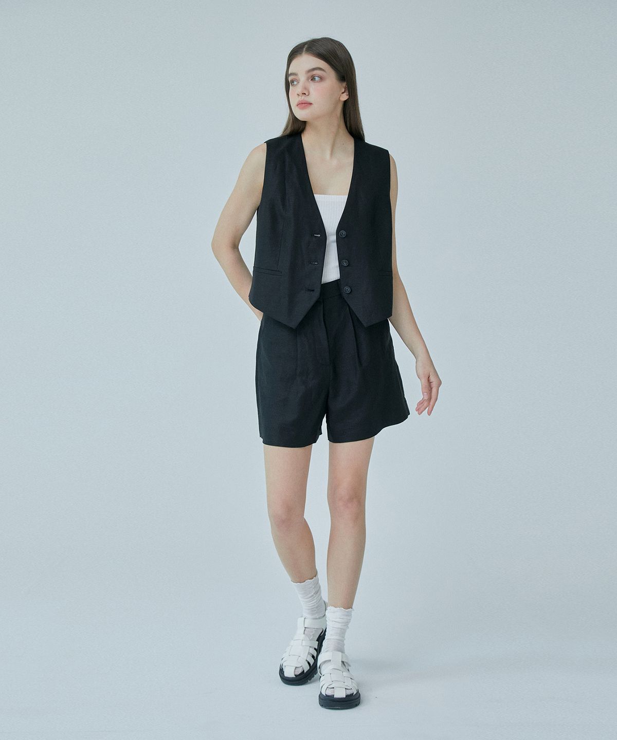 핀블랙(PINBLACK) 원턱 린넨 하프 팬츠 블랙