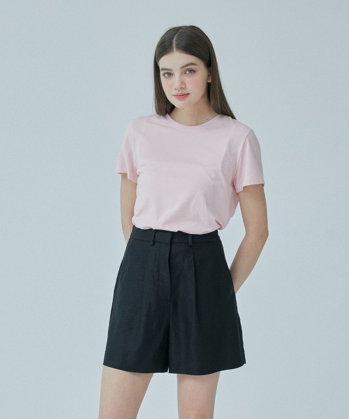 핀블랙(PINBLACK) 원턱 린넨 하프 팬츠 블랙
