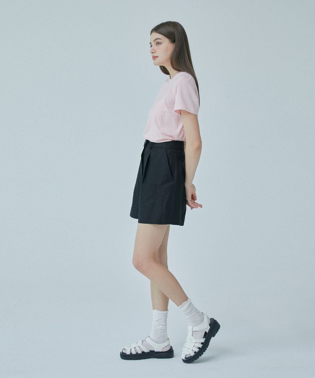 핀블랙(PINBLACK) 원턱 린넨 하프 팬츠 블랙