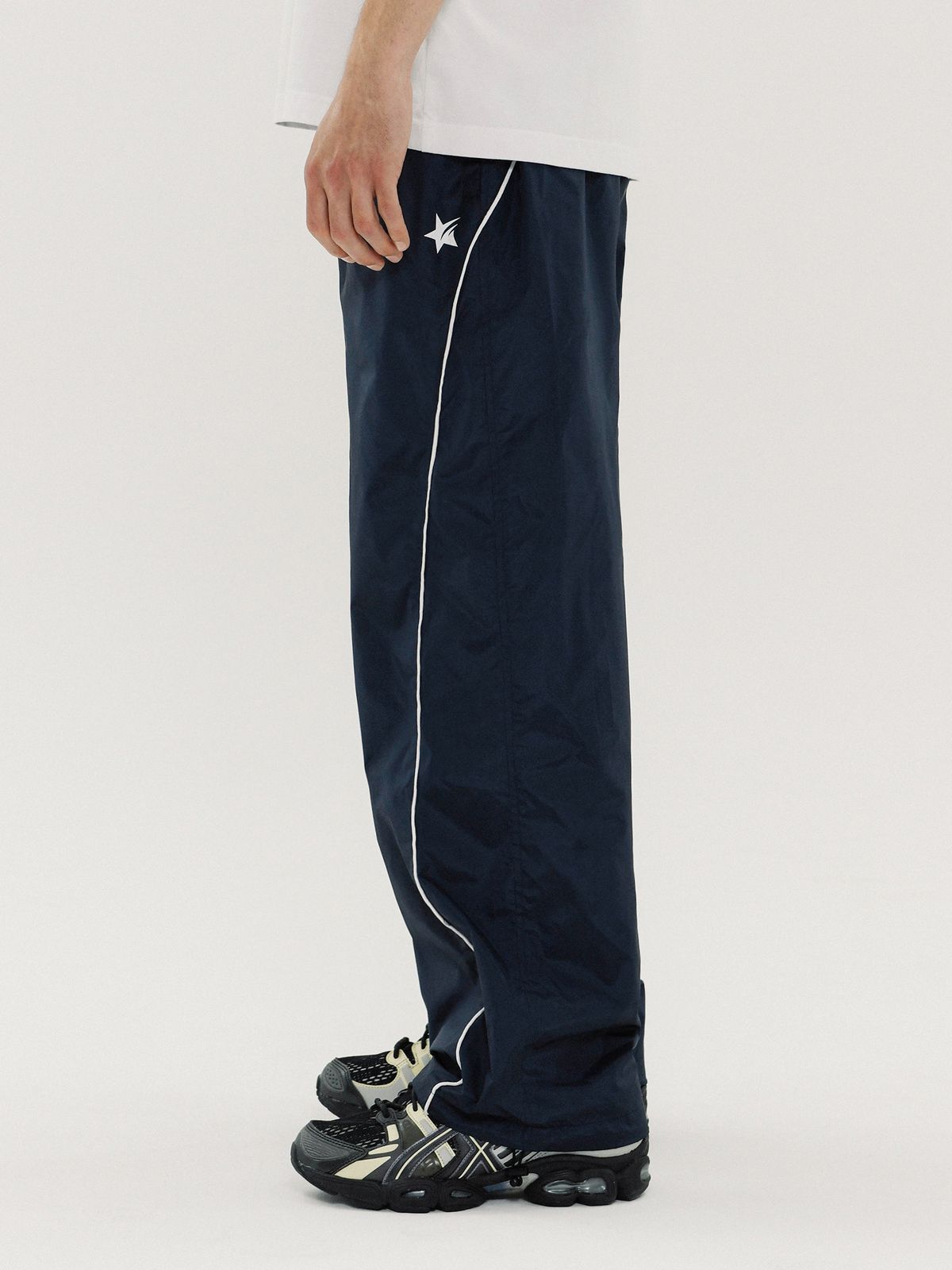 피지컬 디파트먼트(PHYSICAL DEPARTMENT) LINE PIPING TRACK PANTS NAVY