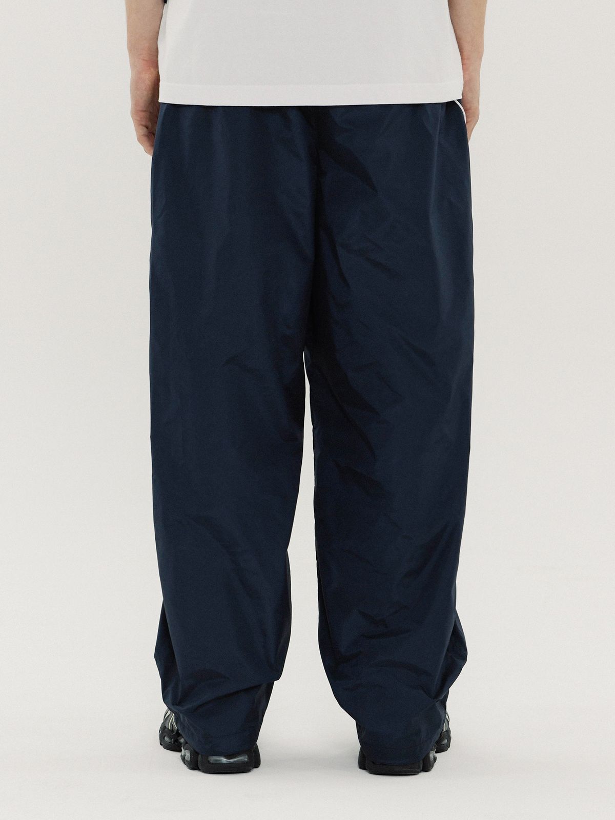 피지컬 디파트먼트(PHYSICAL DEPARTMENT) LINE PIPING TRACK PANTS NAVY