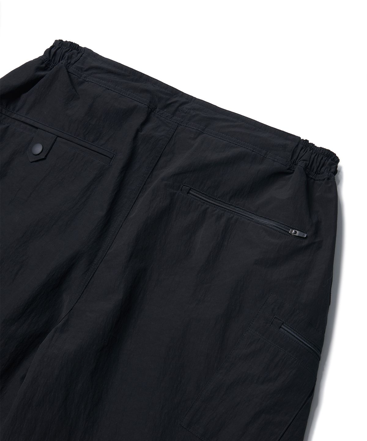 라모랭(RAMOLIN) Pleated Runner Shorts Black