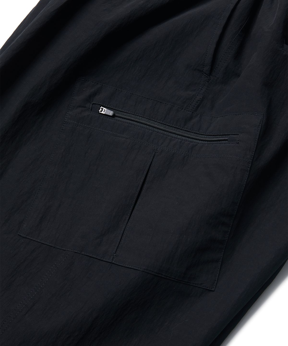 라모랭(RAMOLIN) Pleated Runner Shorts Black