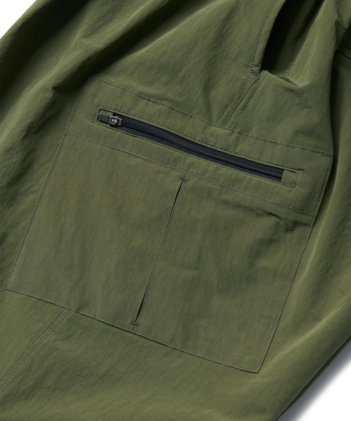 라모랭(RAMOLIN) Pleated Runner Shorts Olive Drab