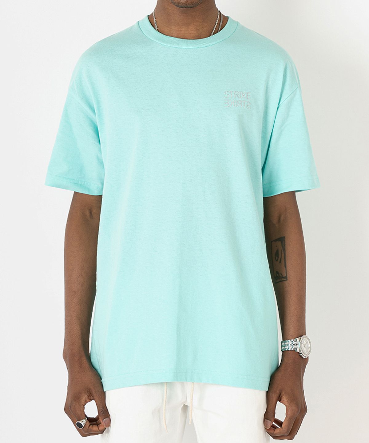 스트라이크(STRIKE) Stud Reversal Logo Regular T-Shirt (AQUA)
