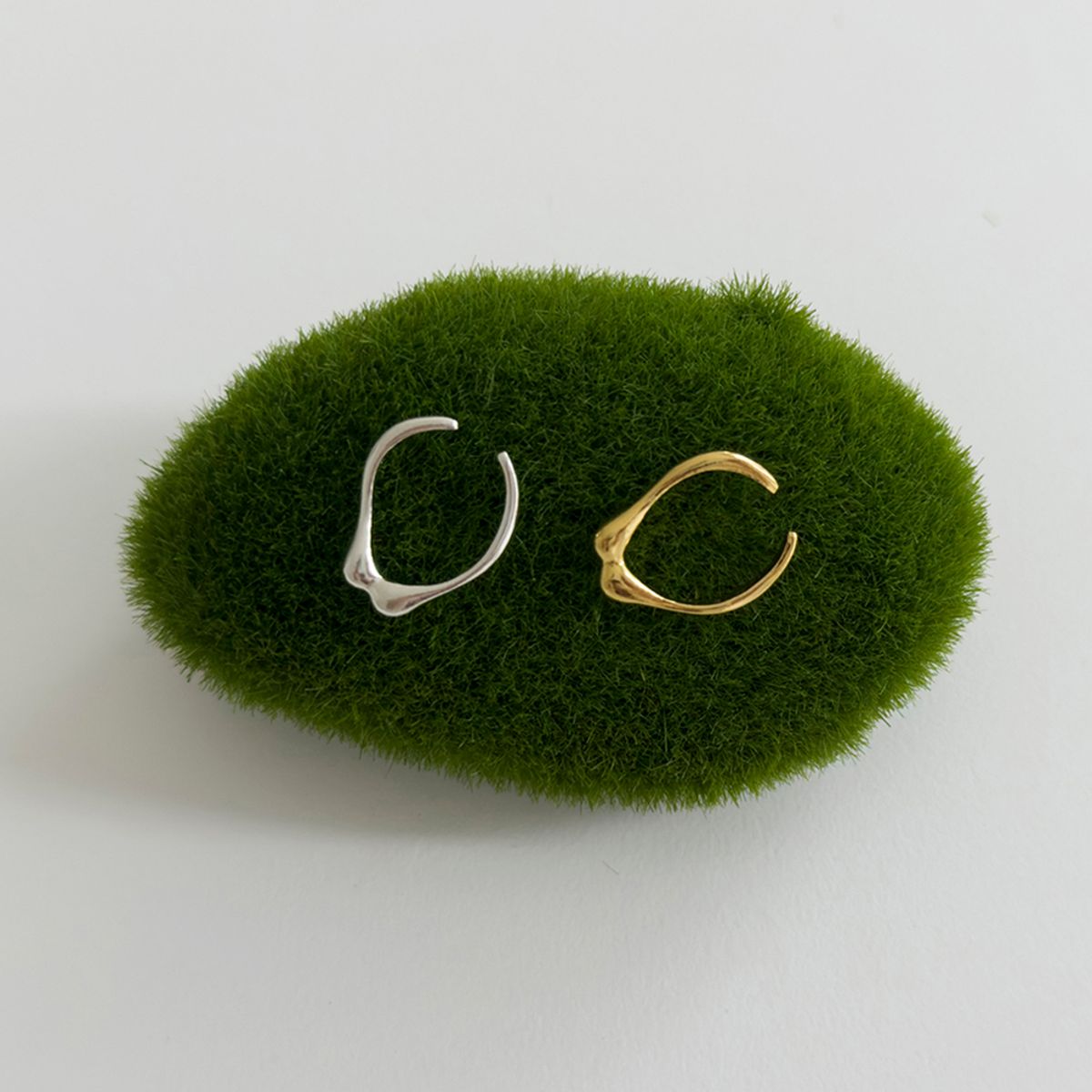 스틸 인스턴트(STILL INSTANT) Heart Greenery - Ear Cuff 04 (2colors)