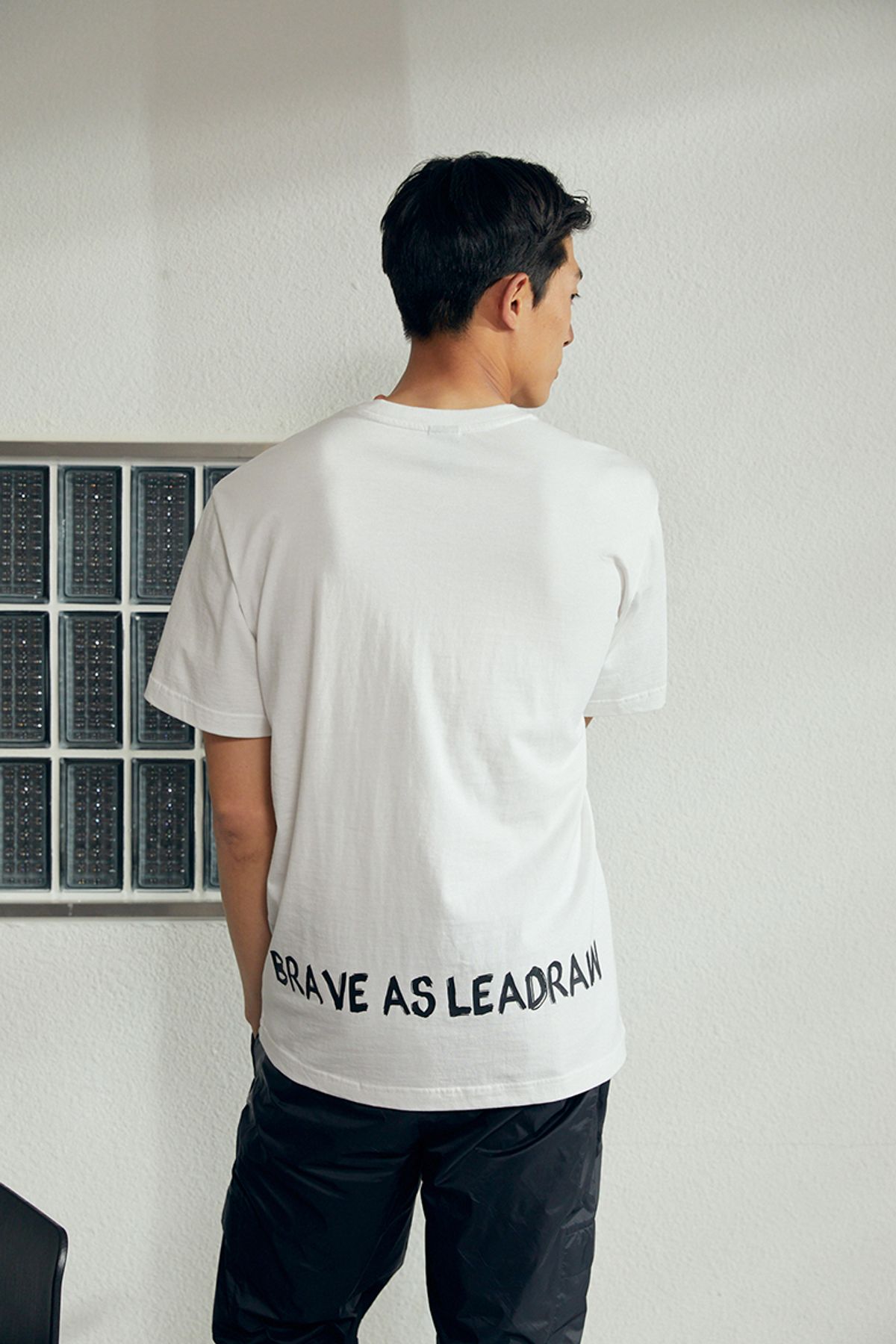 리드로(LEADRAW) 리드로 로고 반팔 티셔츠 _ 화이트