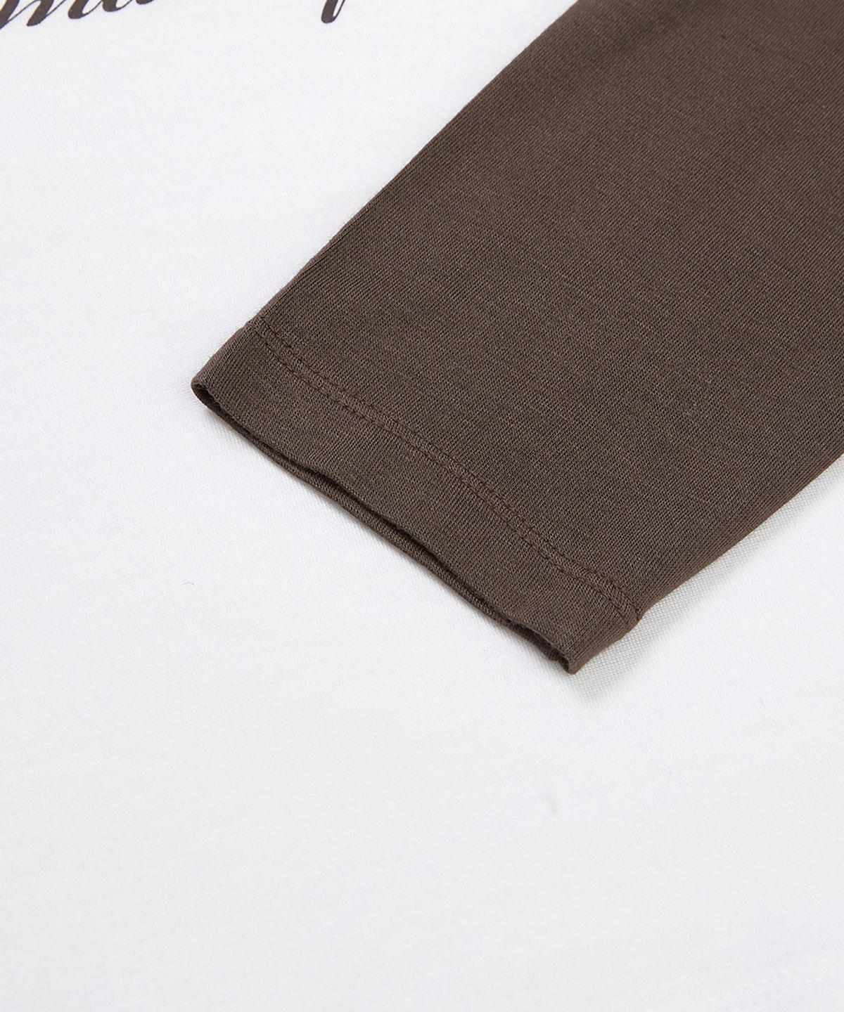 유희(YOUHEE) REGLAN LETTERING LONG SLEEVE BROWN