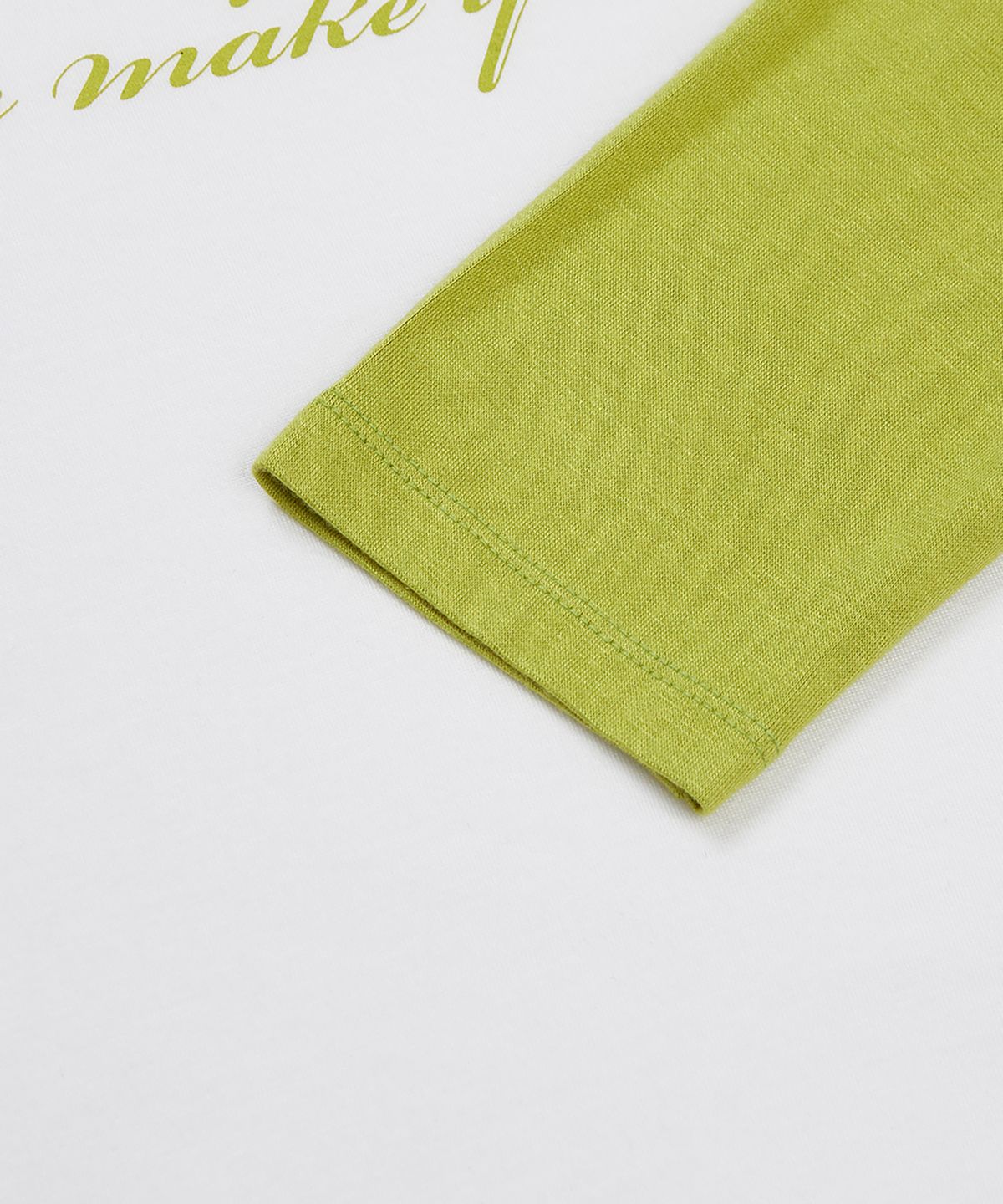 유희(YOUHEE) REGLAN LETTERING LONG SLEEVE LIME