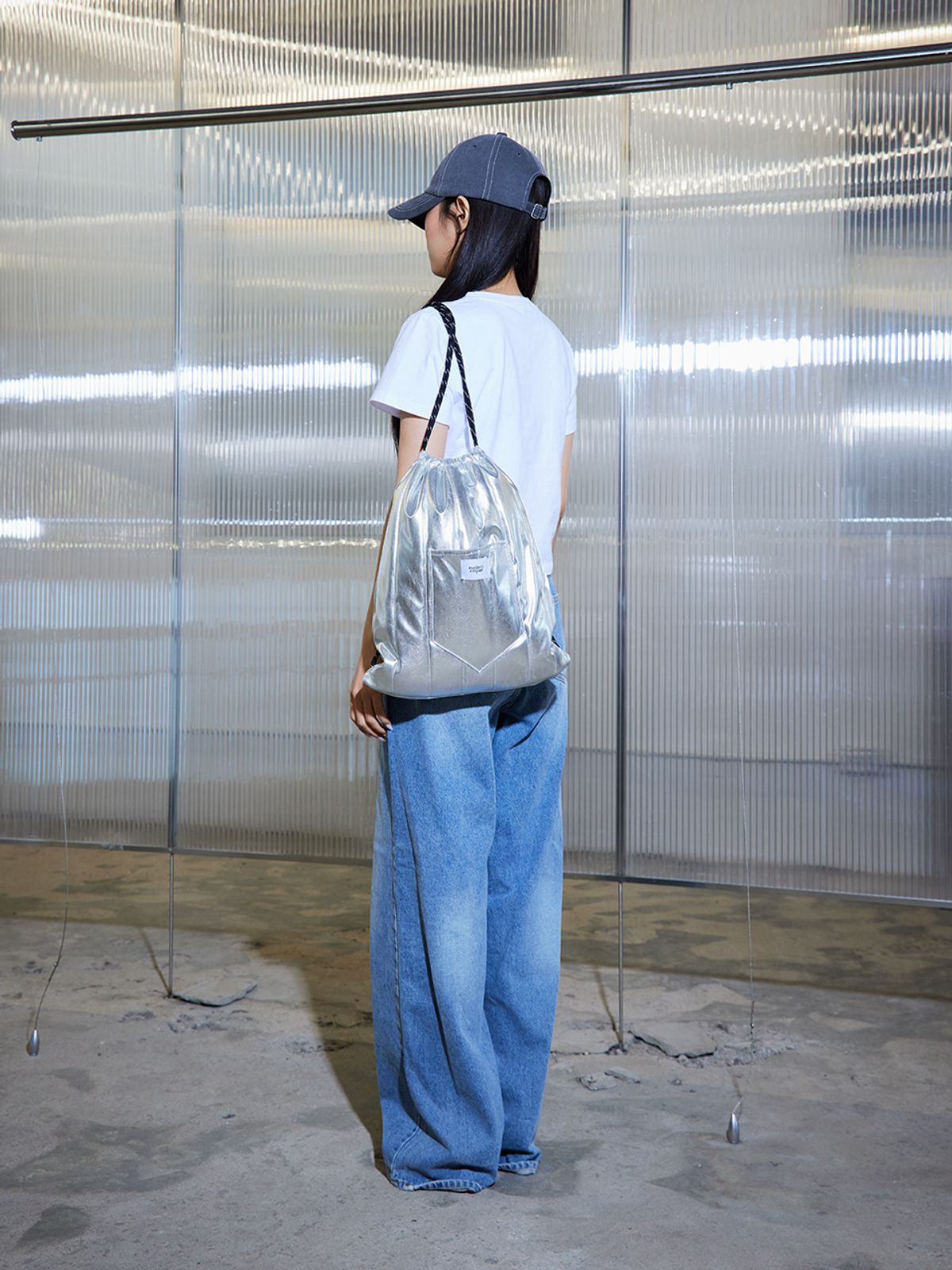 메종크렘(MAISON CREME) Metalic string backpack_Silver