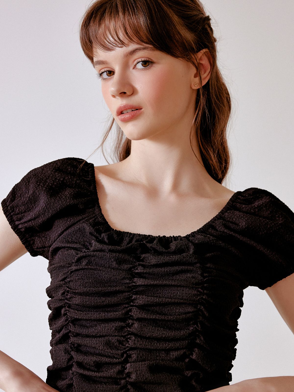 리엘(RE L) Puffy shirring blouse (black)