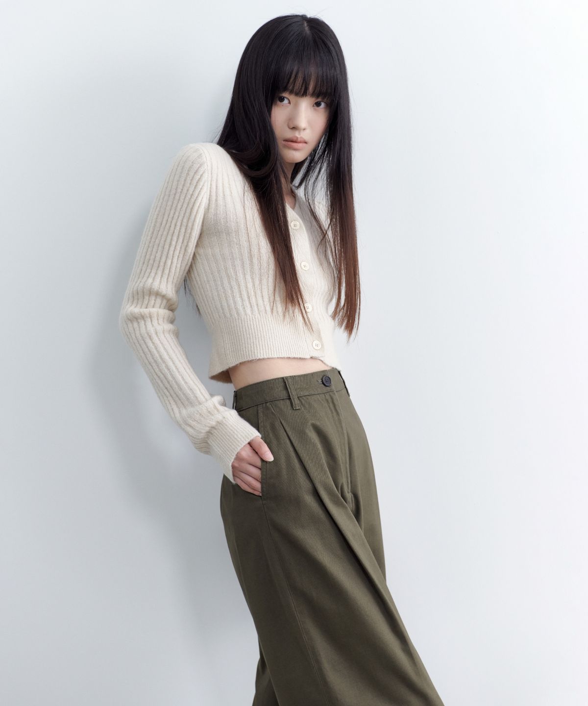 무신사 스탠다드 우먼(MUSINSA STANDARD WOMAN) 우먼즈 딥 턱 라운디드 치노 팬츠 [카키]