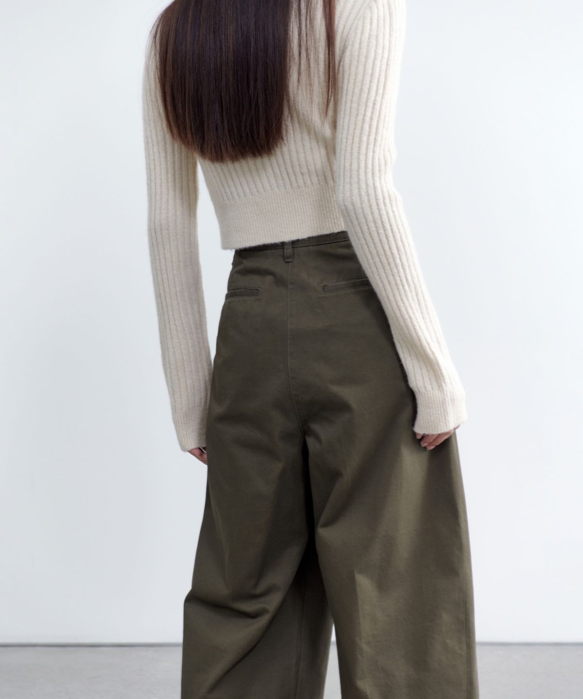 무신사 스탠다드 우먼(MUSINSA STANDARD WOMAN) 우먼즈 딥 턱 라운디드 치노 팬츠 [카키]